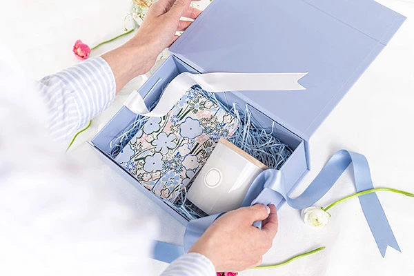 Luxury Rigid Magnetic Closure Gift Box With Dual Ribbons