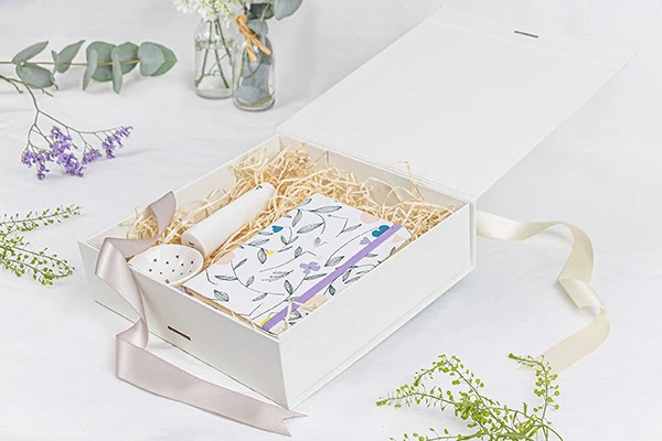 Luxury Rigid Magnetic Closure Gift Box With Dual Ribbons